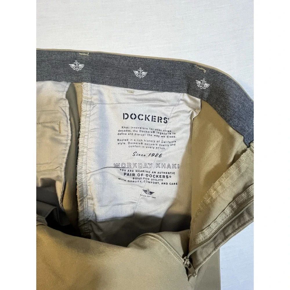 Dockers Workday Khaki Men's 42x30 Classic Fit Stretch Chino Pants Tan Waterless